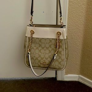 Cammie Chain Bucket Bag In Signature Canvas